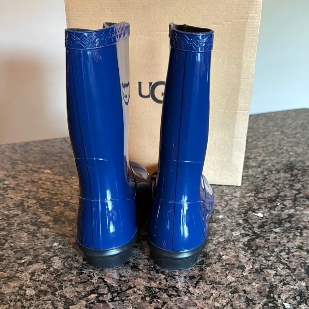 UGG Glossy Blue Waterproof Boots EUC 8-8.5